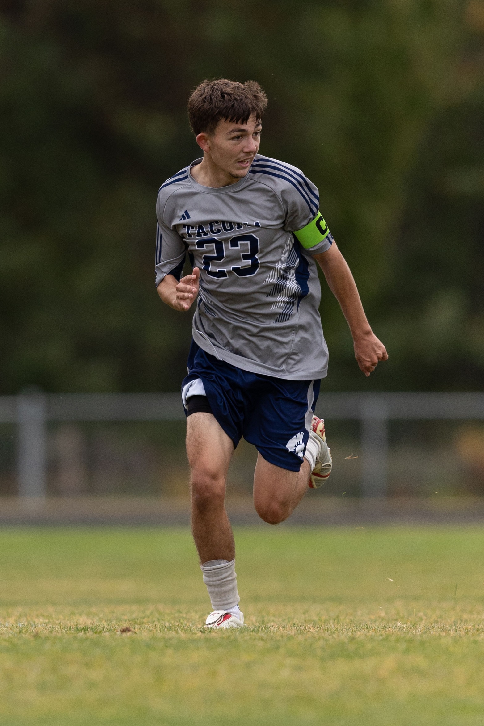 Tay Pierce running on a soccer field 